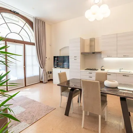 Domus - Palazzo Lugo Apartment