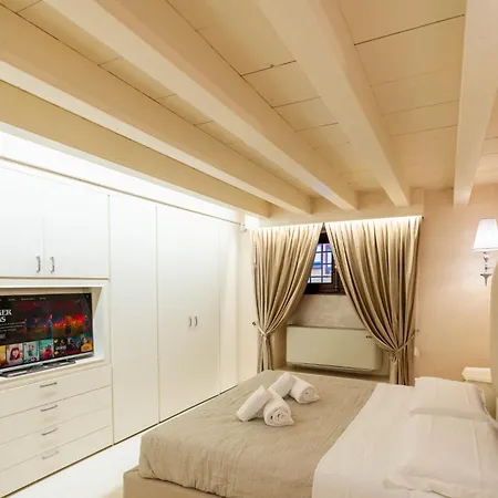 Domus - Palazzo Lugo Apartment Verona