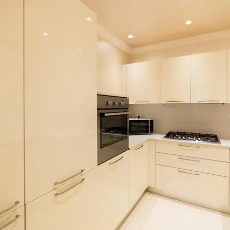 Domus - Palazzo Lugo Apartment