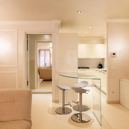 Domus - Palazzo Lugo Apartment