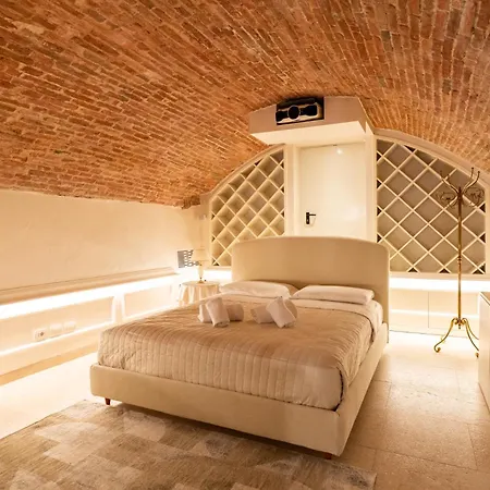 Domus - Palazzo Lugo Apartment