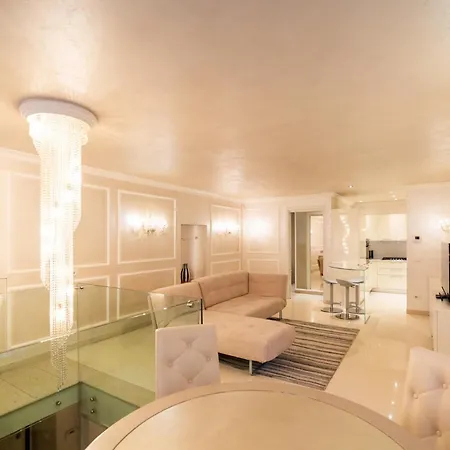 Domus - Palazzo Lugo Apartment *