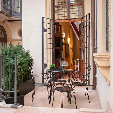 Domus - Palazzo Lugo Apartment Verona
